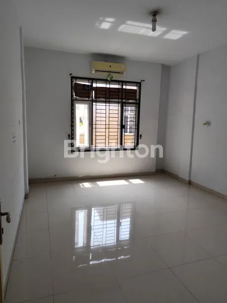 image RUKO 3,5 LANTAI STRATEGIS DI KOMPLEK SUNGGAL CENTER – SHM, HADAP TIMUR (4)