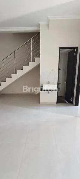 image RUMAH MEWAH 2 LANTAI NGINDEN INTAN DEKAT UNTAG & MERR (5)