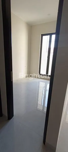 image RUMAH MEWAH 2 LANTAI NGINDEN INTAN DEKAT UNTAG & MERR (3)