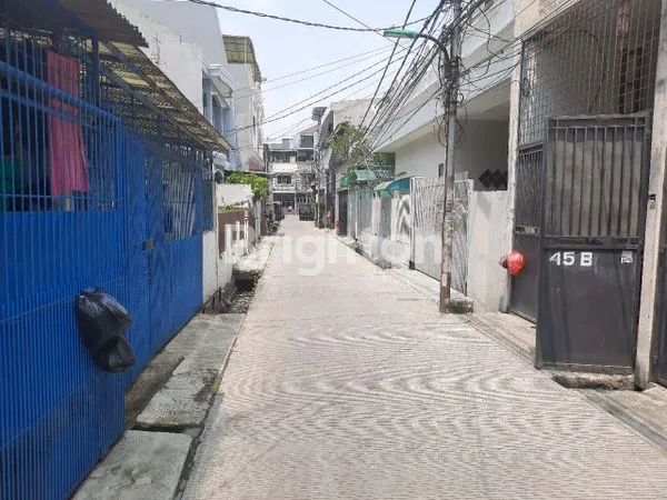 image RUMAH 3,5 LANTAI SHM DI JELAMBAR JAKARTA BARAT (8)