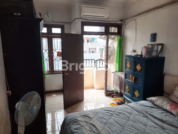 image RUMAH 3,5 LANTAI SHM DI JELAMBAR JAKARTA BARAT (6)