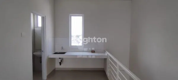 image RUKO BARU 3 LANTAI PARAMOUNT PETALS (8)