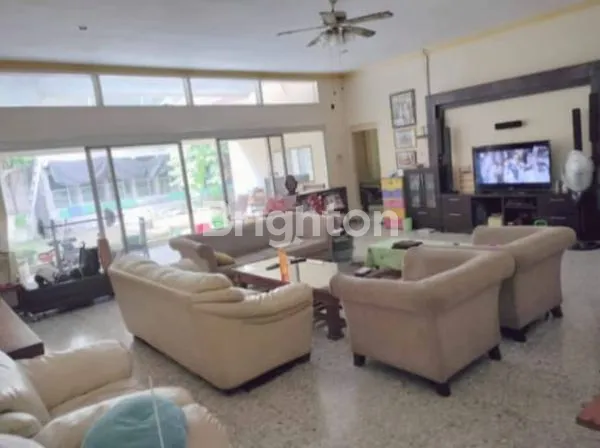 image RUMAH LUAS DI JEMURSARI (5)