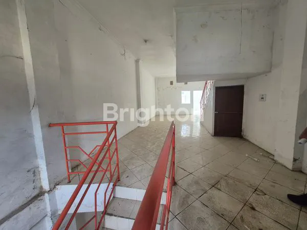 image RUKO 3 LANTAI, PARKIR SUPER LUAS, SIAP PAKAI !. (5)