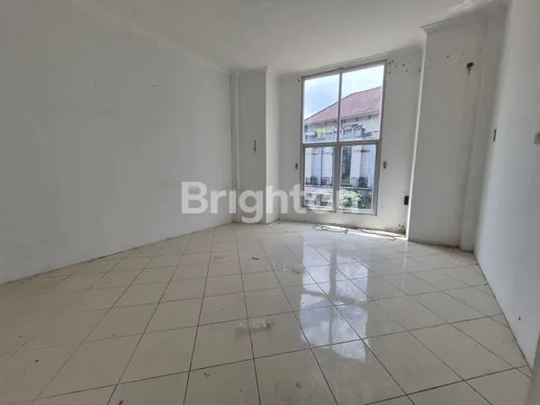 image RUKO 3 LANTAI, PARKIR SUPER LUAS, SIAP PAKAI !. (8)