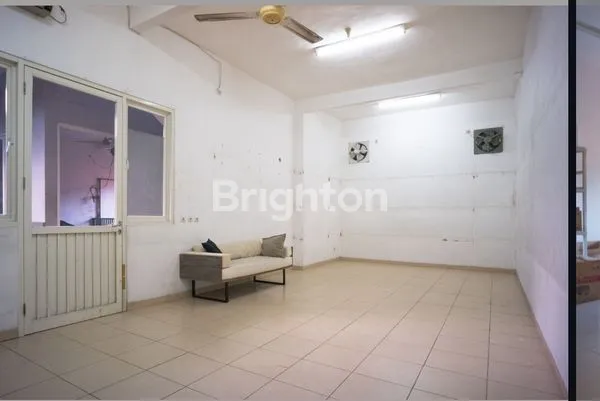 image GEDUNG COCOK UNTUK USAHA! LT 550M2, STRATEGIS, TRUNOJOYO, SURABAYA (7)