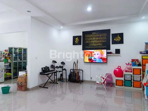 image RUMAH MEWAH 2 LANTAI SEMI FURNISHED DI CLUSTER VIOLA BANJAR WIJAYA (5)