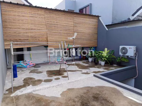 image RUMAH MEWAH 2 LANTAI SEMI FURNISHED DI CLUSTER VIOLA BANJAR WIJAYA (6)