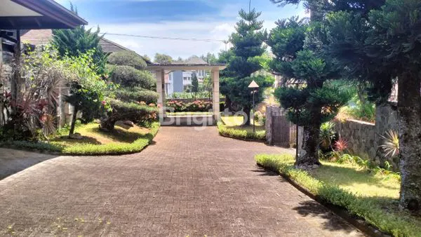 image RUMAH BESAR DI SETIABUDI REGENSI COCOK UNTUK KELUARGA BESAR (6)