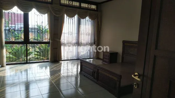 image RUMAH BESAR DI SETIABUDI REGENSI COCOK UNTUK KELUARGA BESAR (8)