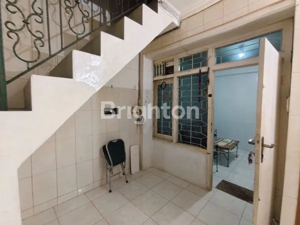 image SEWA RUMAH JL CENIGAN SARI SESETAN  (5)