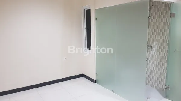 image RUMAH 3 LANTAI DI TANJUNG DUREN, JAKARTA BARAT. 3+1 KAMAR TIDUR (1)