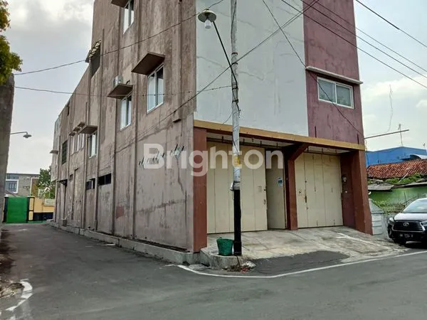 image DIJUAL RUMAH TINGGAL DAN USAHA DI SOLOBARU, HANYA 70 METER DARI PAKUWON MALL SOLOBARU, SUPER ISTIMEWA (1)