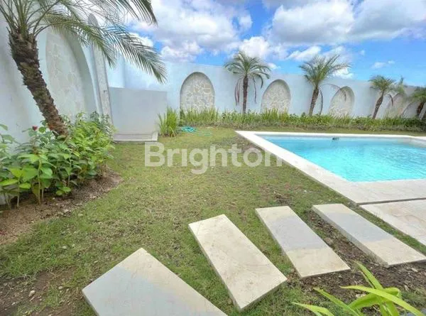 image BRAND NEW VILLA DISEWAKAN DI PANTAI SESEH BALI LOKASI BAGUS (5)