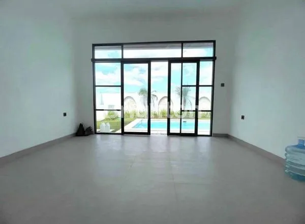 image BRAND NEW VILLA DISEWAKAN DI PANTAI SESEH BALI LOKASI BAGUS (8)