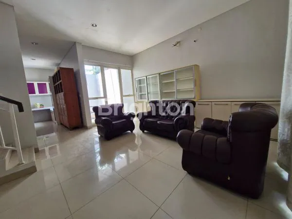 image RUMAH BAGUS BARU RENOVASI 2 LANTAI DI JGC CLUSTER NORTH MISSISSIPPI CAKUNG TIMUR JAKARTA TIMUR FULL FURNISHED SHM (2)