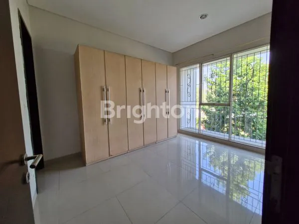 image RUMAH BAGUS BARU RENOVASI 2 LANTAI DI JGC CLUSTER NORTH MISSISSIPPI CAKUNG TIMUR JAKARTA TIMUR FULL FURNISHED SHM (6)
