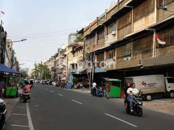 DI SEWAKAN RUKO 4 LANTAI DI LAUTZE JAKARTA BARAT