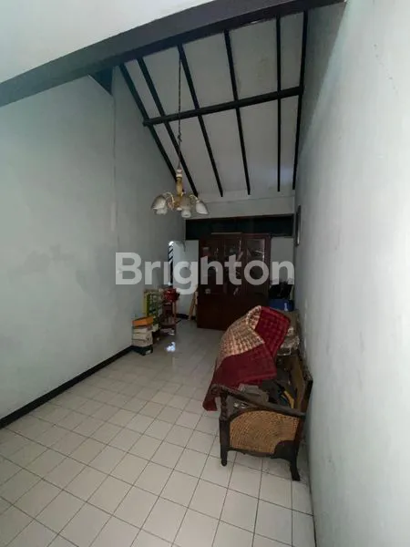 image RUMAH HOOK 2 LANTAI SIAP HUNI DI KOMPLEKS UJUNG BERUNG INDAH, BANDUNG – LOKASI STRATEGIS (4)