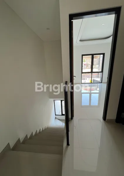 image NEW GRESS RUMAH MANUKAN LOR 2 LANTAI HIGH QUALITY  (3)