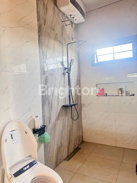 image RUMAH MEWAH 3 LANTAI DI SENDANGMULYO TEMBALANG (7)