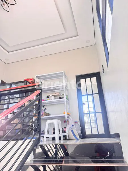 image RUMAH MEWAH 3 LANTAI DI SENDANGMULYO TEMBALANG (8)