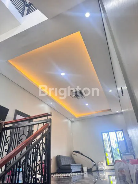 image RUMAH MEWAH 3 LANTAI DI SENDANGMULYO TEMBALANG (5)