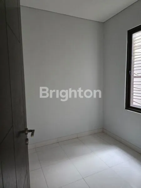 image TERMURAH SE CLUSTER WHELFORD RUMAH 3 LANTAI CAT BARU GRESS ABIS DI RENOV SE RUMAH, GREENWICH PARK, BSD CITY (5)