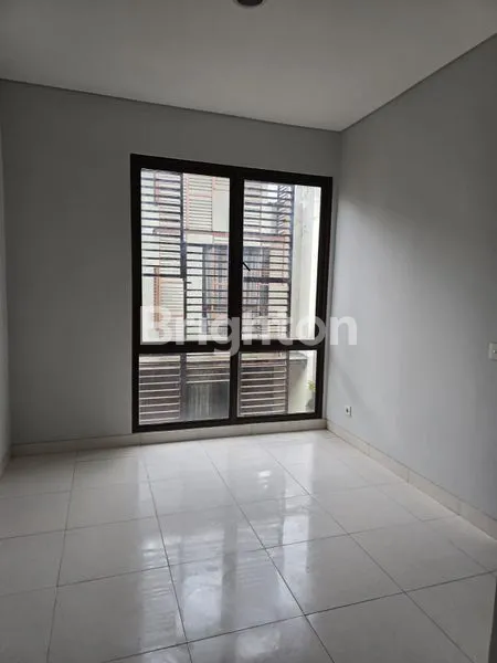 image TERMURAH SE CLUSTER WHELFORD RUMAH 3 LANTAI CAT BARU GRESS ABIS DI RENOV SE RUMAH, GREENWICH PARK, BSD CITY (2)