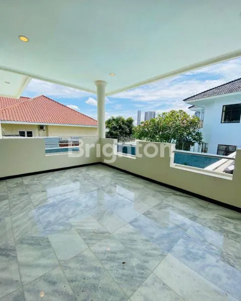 image RUMAH MEWAH 2 LANTAI DENGAN KOLAM RENANG BESAR PEJATEN BARAT, JAKARTA SELATAN (3)
