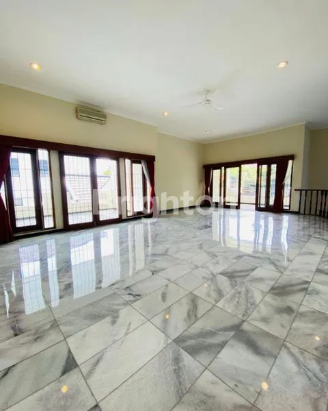 image RUMAH MEWAH 2 LANTAI DENGAN KOLAM RENANG BESAR PEJATEN BARAT, JAKARTA SELATAN (2)