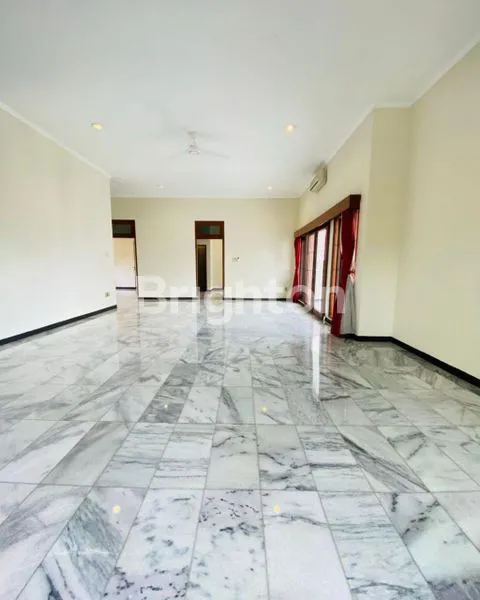 image RUMAH MEWAH 2 LANTAI DENGAN KOLAM RENANG BESAR PEJATEN BARAT, JAKARTA SELATAN (7)