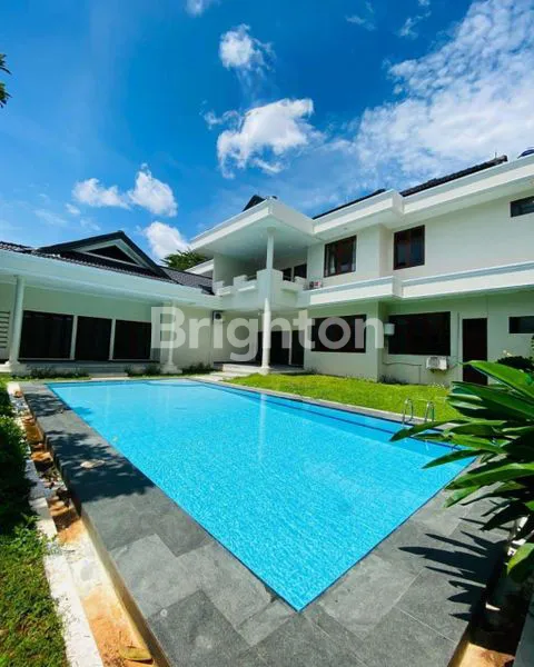 RUMAH MEWAH 2 LANTAI DENGAN KOLAM RENANG BESAR PEJATEN BARAT, JAKARTA SELATAN