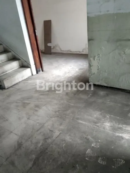image RUMAH STRATEGIS TENGAH KOTA SURABAYA (1)