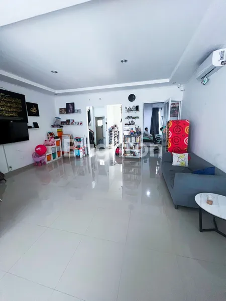 image HUNIAN DUA LANTAI ELEGAN DI CLUSTER VIOLA BANJAR WIJAYA (2)