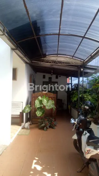 image RUMAH MEWAH 4KT DI PERMATA PURI - GARASI 2 MOBIL, BEBAS BANJIR (2)