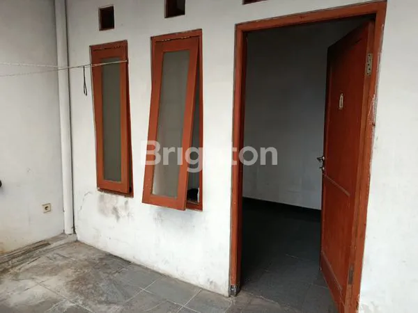 image HUNIAN LUAS DAN NYAMAN LUAS TANAH 247 M2 DAN LUAS BANGUNAN 300M2 LOKASI STRATEGIS (1)