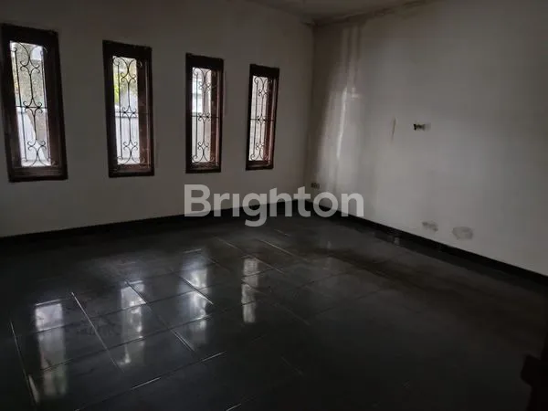 image HUNIAN LUAS DAN NYAMAN LUAS TANAH 247 M2 DAN LUAS BANGUNAN 300M2 LOKASI STRATEGIS (5)