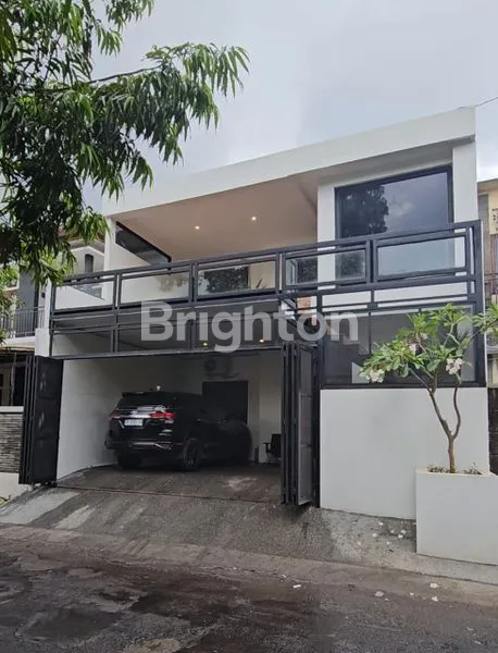 RUMAH MODER +POOL KAWASAN GATOT SUBRROTO