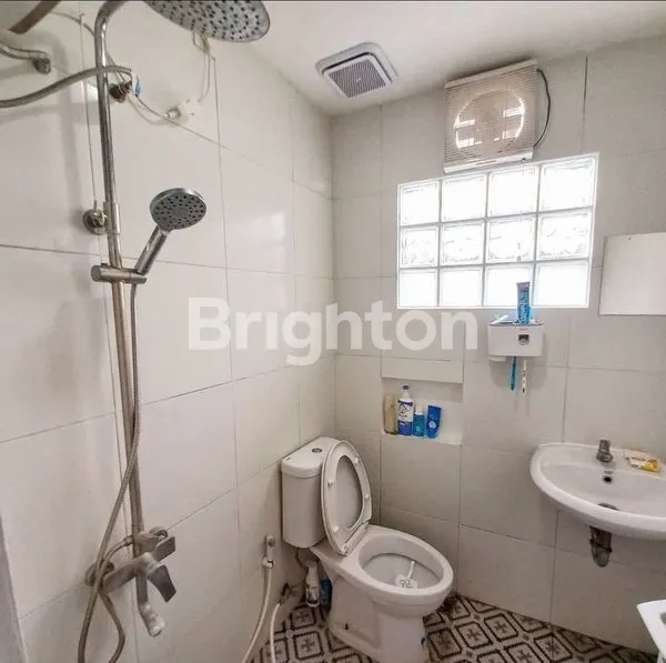 image RUMAH MEWAH 3 LANTAI + ROOFTOP TAMAN, PEJATEN BARAT – STRATEGIS & COCOK UNTUK HUNIAN MEWAH (5)