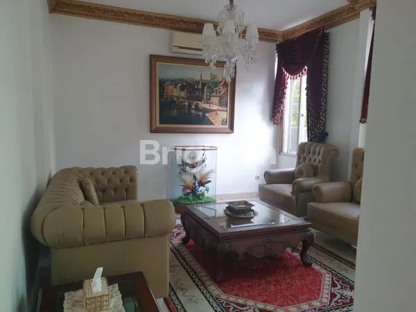 image RUMAH MEWAH DAN LUAS DI CLUSTER VIRGINIA, KOTA WISATA (2)