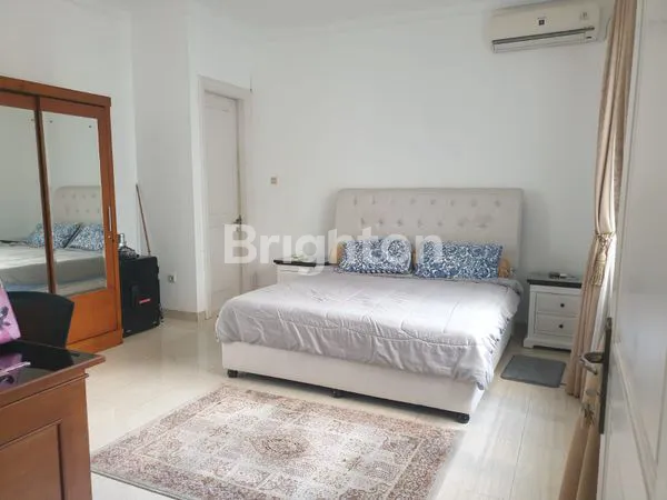 image RUMAH MEWAH DAN LUAS DI CLUSTER VIRGINIA, KOTA WISATA (8)