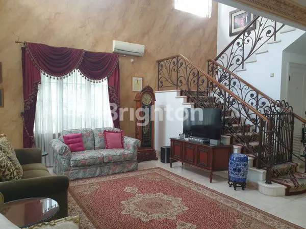 image RUMAH MEWAH DAN LUAS DI CLUSTER VIRGINIA, KOTA WISATA (3)