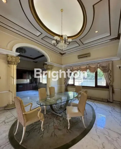 image RUMAH KOMERSIAL NOL JALAN COCOK UNTUK RESTO, GYM, SHOWROOM AREA JEMUR SURABAYA (3)