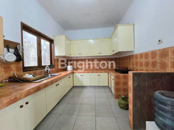 image RUMAH ASRI DAN NYAMAN DI AMPERA (5)