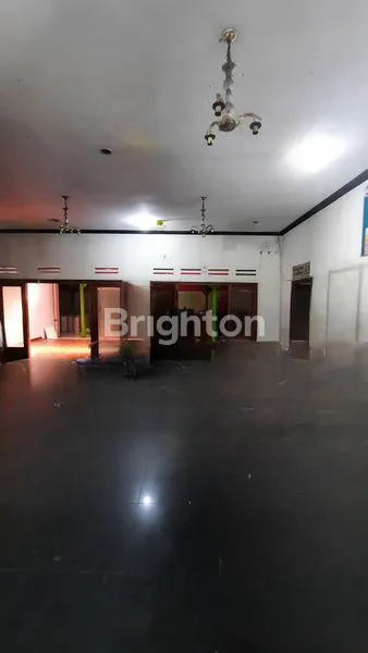 TEMPAT USAHA LEBAR MAINROAD JL. SUPRATMAN