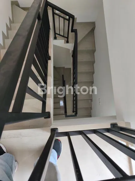 image RUMAH SIAP HUNI 3 LANTAI DAERAH TANJUNG DUREN (8)