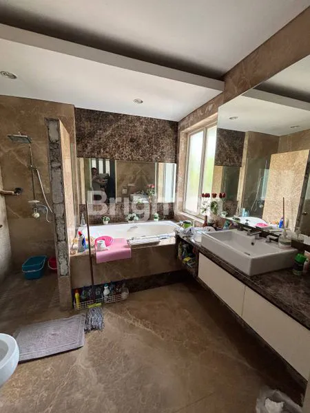 image RUMAH MEWAH 2 LANTAI PURI GALAXY - FULL FURNISH, SHM, LT 450M² (8)