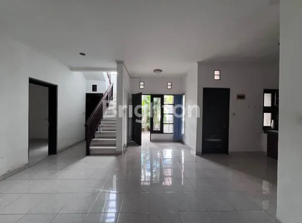 image RUMAH MEWAH 2 LANTAI ONE GATE SYSTEM DI KEROBOKAN, BALI (2)