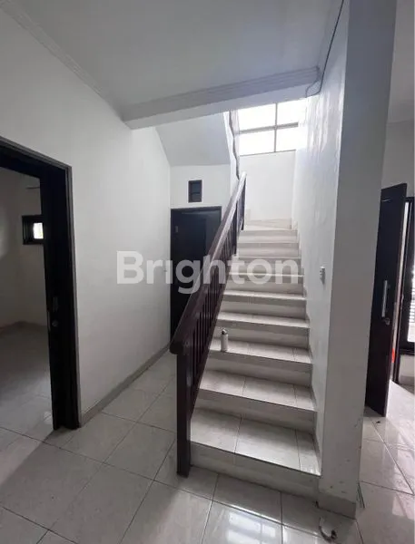 image RUMAH MEWAH 2 LANTAI ONE GATE SYSTEM DI KEROBOKAN, BALI (3)